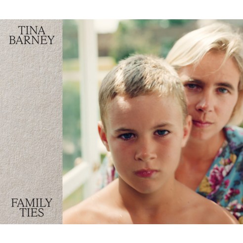 (영문도서) Tina Barney: Family Ties Hardcover, Aperture, English, 9781597115889
