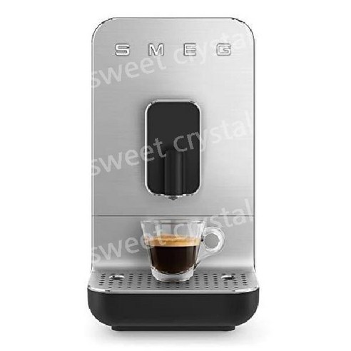 Smeg BCC01WHMEU 컴팩트 전자동 커피 머신, 다양한 기능과 편리한 사용 경험, 화이트 매트 색상 옵션, 874,900원의 가격