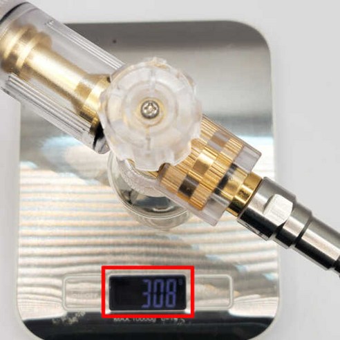 힘들게 문지르지 마세요! 초경량 폼랜스로 쉽고 깨끗하게 세차하세요.