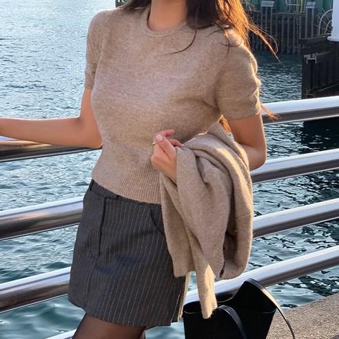 다양한 활용도를 가진 세련된 바잉몰 여성 메르델 라운드 반팔 니트 가디건 세트