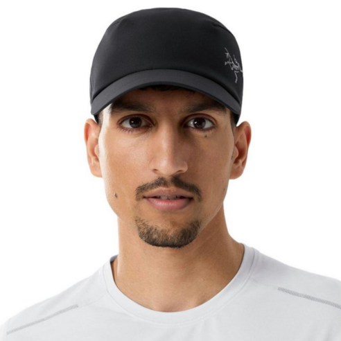 스타일과 기능성을 겸비한 아크테릭스 칼버스 캡으로 완성하는 액티브 라이프