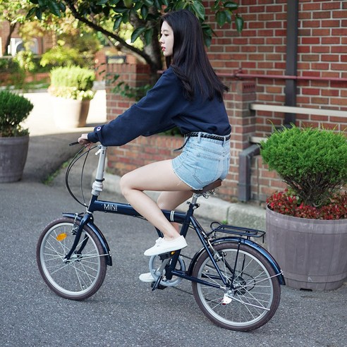 좁은 공간, 자유로운 이동: 바이맥스 반티아고 미니벨로로 도시를 누비다!