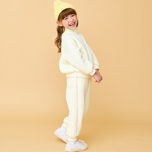 포근함에 스타일을 더하다, 베베쥬 누빔 스냅백 와펜 상하복