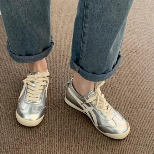 발걸음마다 꽃이 피어나는 듯한 편안함과 아름다움, 꽃소담 여성 발편한 운동화