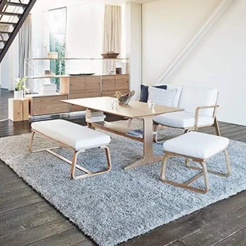 자연스러운 아름다움이 깃든 공간의 중심, 무인양품 거실 다이닝 테이블