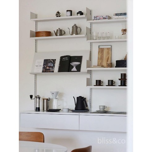 비초에 선반으로 좁은 공간을 넓고 아름답게!