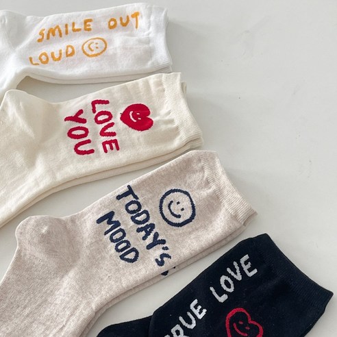 발목 위 패션 고민 종결! 키키야삭스 레터링 양말로 스타일 UP! 키키야삭스