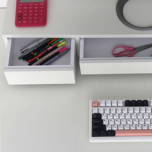 좁은 책상, 깔끔한 수납과 바른 자세를 위한 모니터 받침대 선택