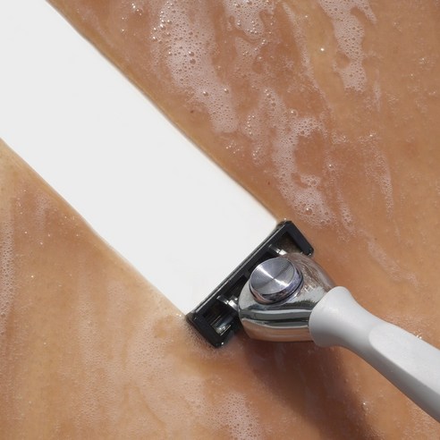 새로운 면도 경험을 제공하는 델링그 올인원 쉐이빙바