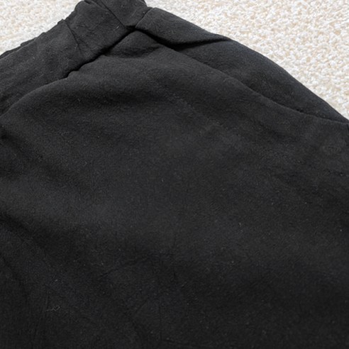 여름 스타일을 완벽하게 연출하는 편안함과 세련됨의 조화