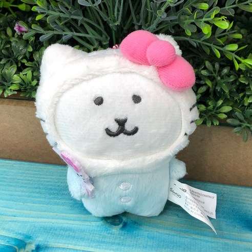 헬로키티 탈을 쓴 농담곰 인형 키링: 귀여움과 장난기가 담긴 독특한 매력