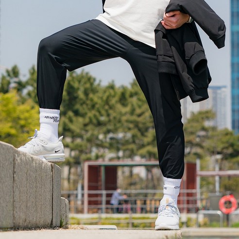 스타일과 기능성을 모두 갖춘 나인티플러스 우븐 조거 팬츠, 지금 바로 경험하세요!