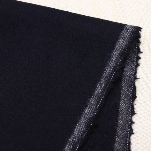 고급 캐시미어 원단으로 스타일을 업그레이드하세요.