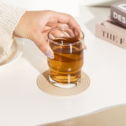 실리콘의 편리함을 만끽하세요: 하루의공간의 매력적인 컵받침