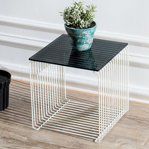 공간에 예술을 더하다: 모듈 협탁 몬타