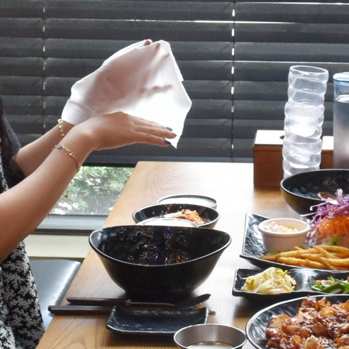업소에서 믿을 수 있는 품질과 위생을 제공하는 라떼는말이야 업소용 물티슈