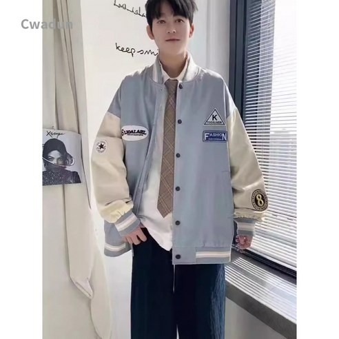 이번 가을 Cwadun 야구점퍼로 캐주얼하고 스포티한 스타일을 완성하세요.