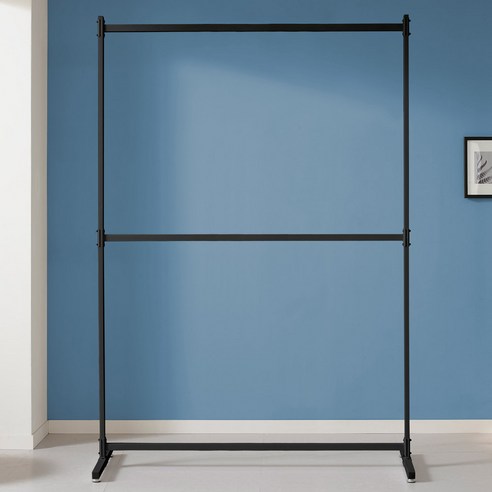 내구성 있고 세련된 키모 스틸 2단 행거 1400으로 옷장 공간을 최적화하고 옷을 세련되게 정리하세요.