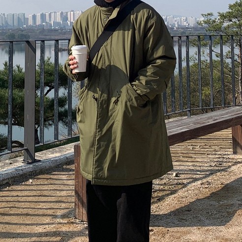 세심한 디테일과 편안함을 갖춘 품격 있는 워터리전트 파카