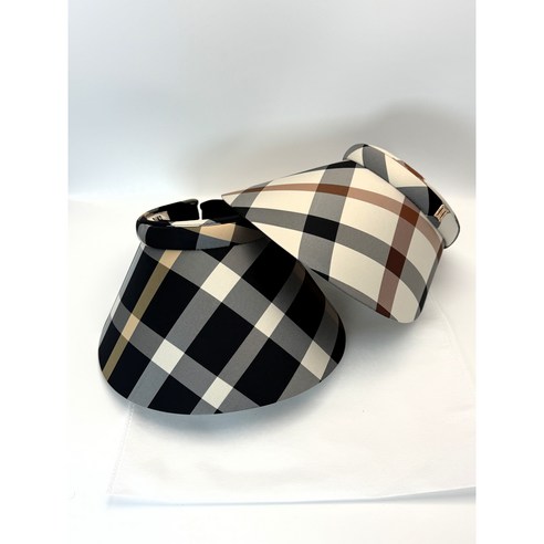 눈부신 햇살 아래, 스타일과 건강을 지켜주는 닥스 빅체크 썬캡