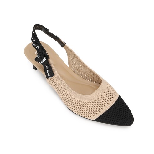 따뜻함과 스타일을 동시에! 포멜카멜레 니트 슬링백으로 겨울 코디 완성!