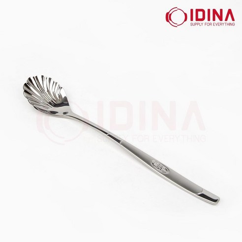 조개 모양 스푼으로 완성하는 여름날의 달콤한 휴식