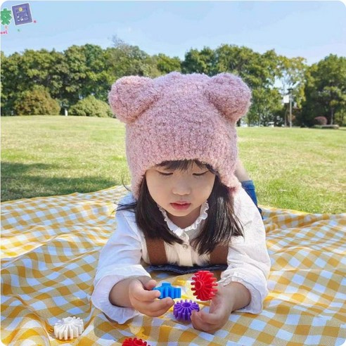 겨울철 유아의 따뜻함과 스타일을 책임지는 곰돌이 뽀글이 털모자