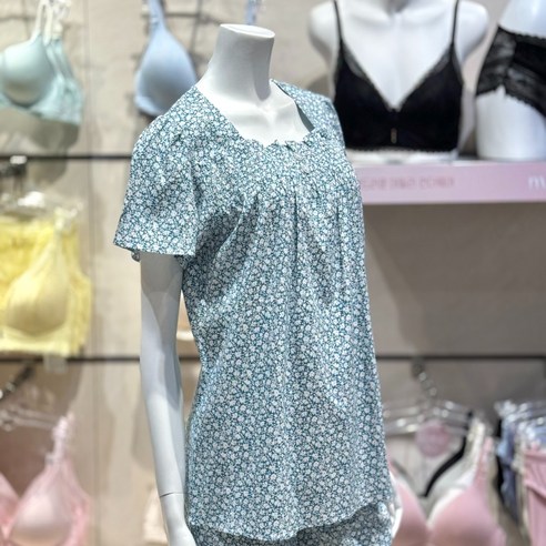 꿈결 같은 편안함과 싱그러운 아름다움의 조화, FILA 여성 플라워 파자마 상의