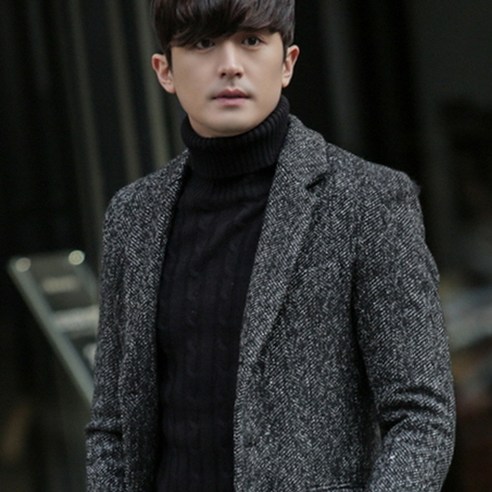 고급스러움과 실용성을 겸비한 완벽한 남성 헤링본 코트