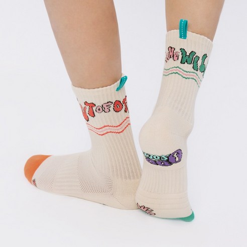 발 끝까지 스타일리시하게! 쾌적함과 편안함을 더한 오드삭스 면 스포츠 양말