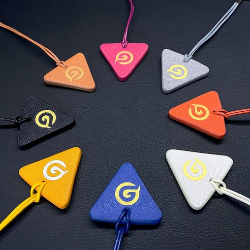 그리피스 골프 티걸이는 천연가죽으로 제작된 고급스럽고 실용적인 티걸이입니다.