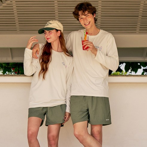 블랙몬스터핏 래쉬가드, 여름날의 자유를 스타일리시하게!