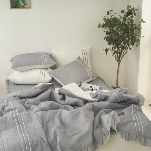 시원함과 편안함이 담긴 The Nine의 뱀부 시어서커 여름이불 세트