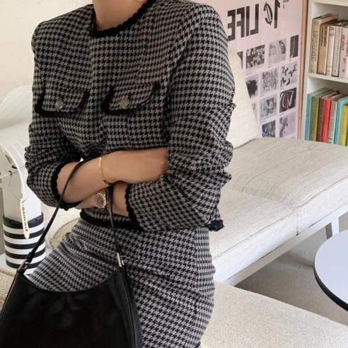 추천제품 가을을 위한 세련된 선택: 나포리 여성투피스 치마세트 하운드투스 슬림핏정장