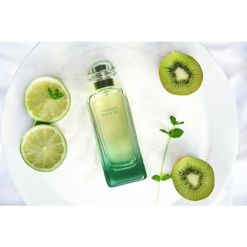 일상에 싱그러움을 더하는 에르메스 운 자르뎅 수르닐 향수