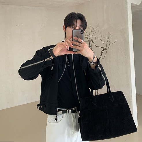세련되고 기능적인 남자 스웨이드 바이커 숏 크롭 자켓