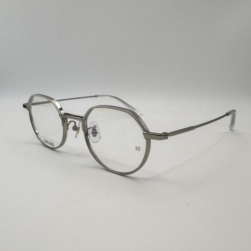 도시 남자의 눈빛을 완성하는 티타늄 안경, 퍼블릭비컨 FULFILL.C2 퍼블릭비컨