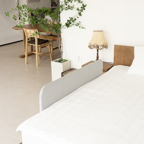 여행지에서도 안심! 초간단 설치 휴대용 낙상방지 가드로 아이의 안전과 엄마의 휴식을 동시에!