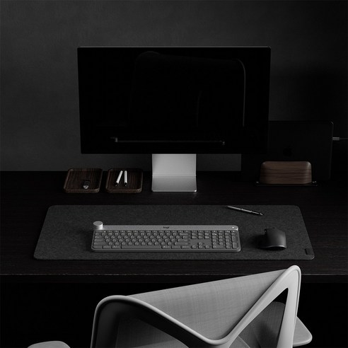 감성적인 디자인과 실용성을 겸비한 Ekeepment 펠트 데스크매트로 책상을 바꿔보세요.