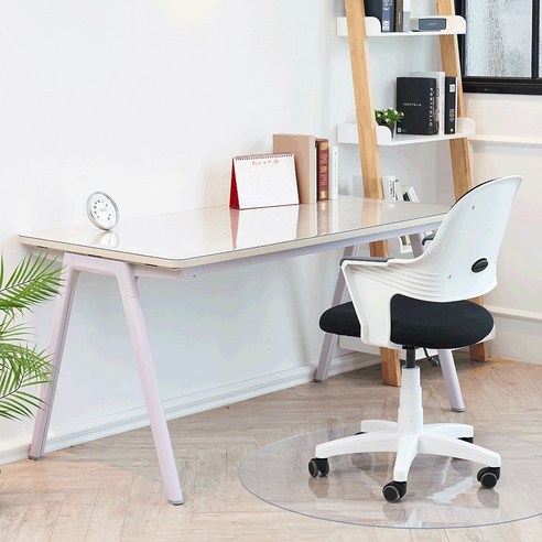 얼룩 긁힘 걱정 없이 깔끔한 식탁 완성