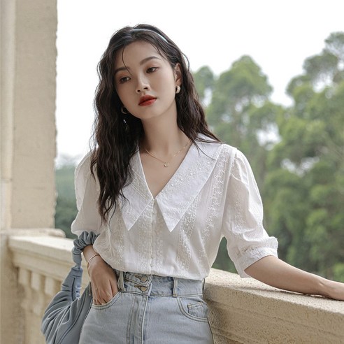 DFMEI 여름 신상품 소자 디자인 느낌 빈티지 프랑스 스타일 빅 터틀넥 싱글 스티치 블라우스