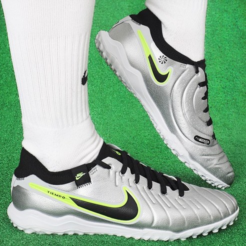 시간을 지배하는 자, 나이키 티엠포 레전드 10 프로 TF로 거듭나라 나이키티엠포풋살화