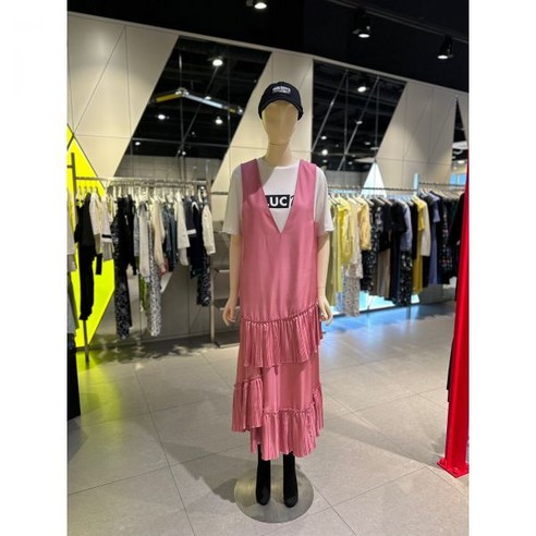 럭키슈에뜨 LDAM24210PIX 브이넥 슬리브리스 주름프릴