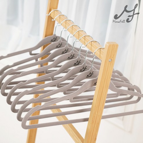 미끄럼 방지 벨벳 옷걸이로 깔끔하고 효율적인 옷장 정리 완성!
