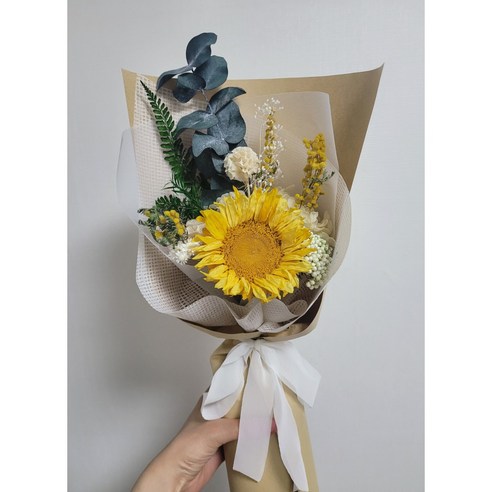 햇빛의 축복이 가득한 해바라기 보존화 축하꽃다발