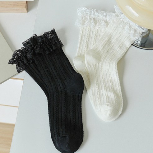 섬세한 레이스와 산뜻한 착용감으로 완성하는 여름날의 스타일, 다이나토리 레이스 발목 프릴 단화 양말