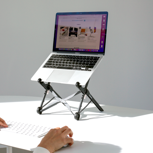 편리한 작업환경과 휴대성을 함께 제공하는 문구일상 휴대용 접이식 노트북거치대 맥북 받침대 스탠드 높이조절 초경량