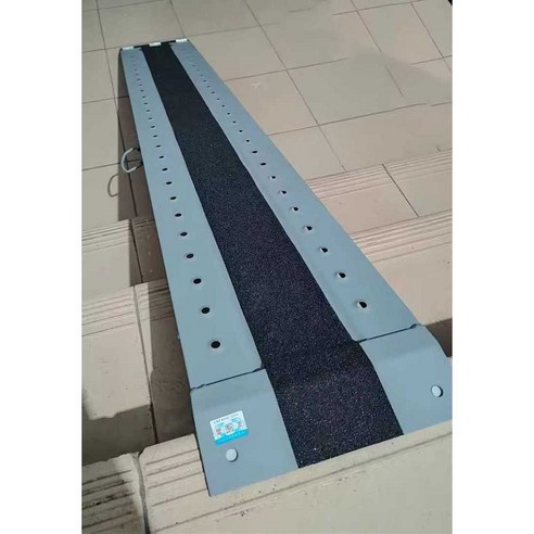 좁은 문턱, 가파른 경사, 이제 걱정 마세요! 휠체어 경사로 하나면 해결! 휠체어리프트