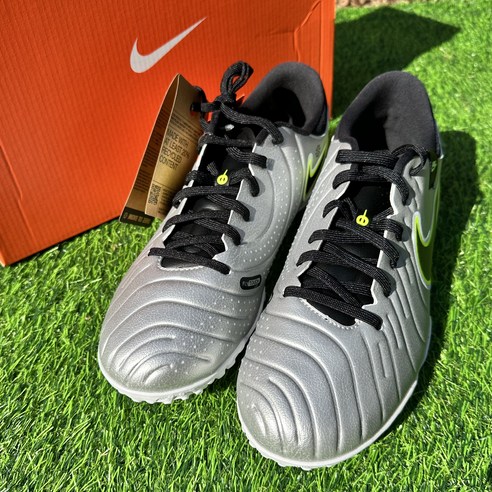 전설을 넘어선 새로운 발걸음, 나이키 레전드 10 아카데미 TF 티엠포