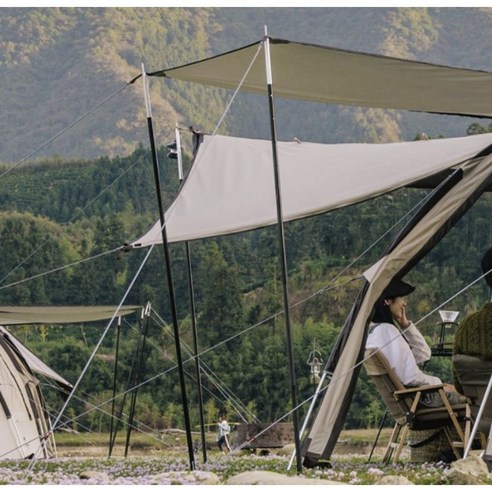캠핑 타프 텐트 어닝은 다양한 용도로 사용할 수 있는 제품입니다.